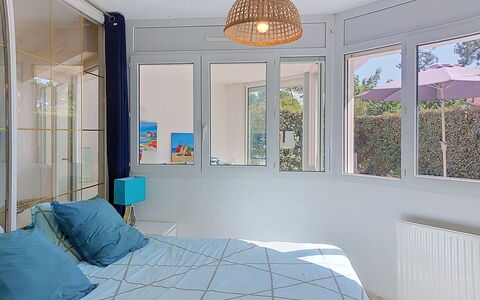 Artémis: Design Intérieur, Meubles, Chambre, Lit, Plafond, Sol, Pièce, Textile, Sol, Éclairage