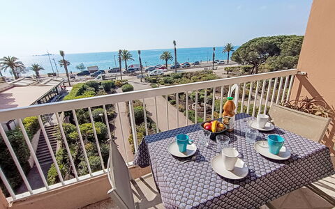 Fréjus 101: Appartement, Meubles, Zone Résidentielle, Balcon, Condominium, Chaise, Ombre, Recours, Côte, Hôtel