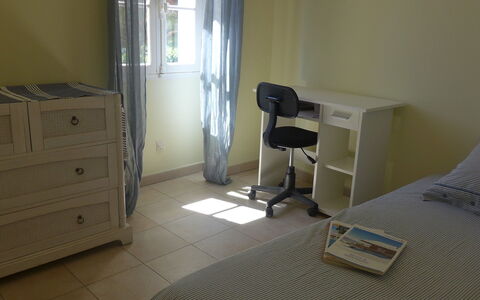 Villa Rose: Pièce, Sol, Propriété, Meubles, Design Intérieur, Sol, Architecture, Maison, Bâtiment, Commode