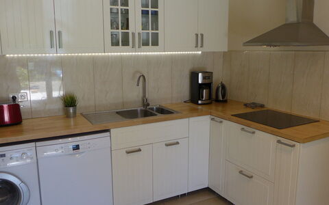 Villa Rose: Propriété, Principaux Appliance, Pièce, Cabinetry, Comptoir, Cuisine, Meubles, Électroménager, Cuisinière, Appareil De Cuisine