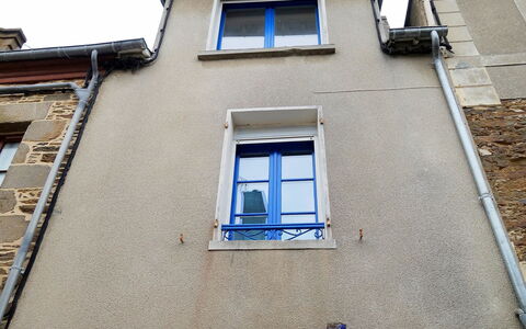 Le Vieux Port: Propriété, Mur, Maison, Fenêtre, Bâtiment, Architecture, Façade, Quartier, Fenêtre À Guillotine, Immobilier