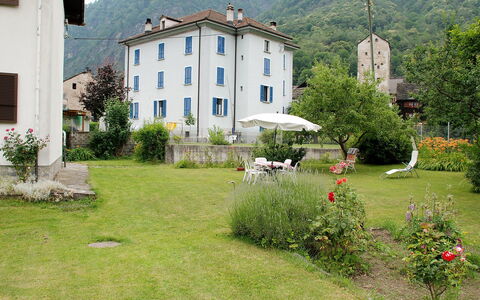Gemma: Propriété, Paysage Naturel, Maison, Herbe, Bâtiment, Biens, Pelouse, Jardin, Immobilier, Lot Terre