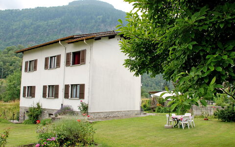 Gemma: Propriété, Maison, Bâtiment, Lot Terre, Ferme, Station De Montagne, Zone Rurale, Chalet, Herbe, Domicile