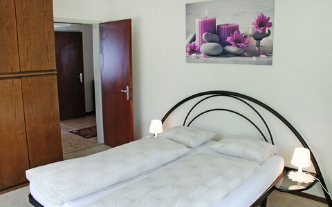 Gemma: Chambre, Lit, Meubles, Pièce, Matelas, Drap De Lit, Cadre De Lit, Propriété, Literie, Design Intérieur