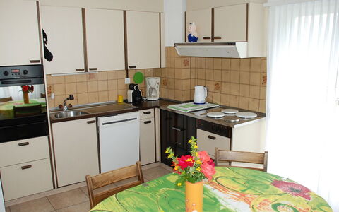 Gemma: Pièce, Cuisine, Propriété, Meubles, Design Intérieur, Maison, Cabinetry, Bâtiment, Cuisinière, Domicile