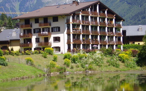 Le Cristal des Glaces: Plante, L'Eau, Bâtiment, Propriété, Montagne, Fenêtre, La Nature, Maison, Végétation, Arbre