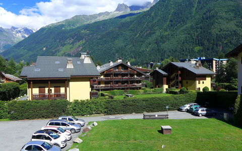Le Cristal des Glaces: Nuage, Ciel, Plante, Montagne, Propriété, Bâtiment, La Nature, Paysage Naturel, Voiture, Maison