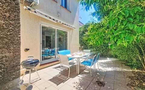 Villa Cassin: Appartement, Mobilier De Jardin, Chaise, Jardin, Ombre, Cour, Aménagement Paysager, Balcon, Arrière-Cour, Piscine