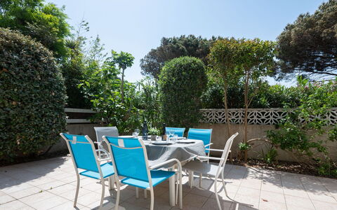 Villa Cassin: L'Eau, Plante, Bâtiment, Jour, Propriété, Ciel, Piscine, Bleu Azur, Arbre, Plan D'Eau