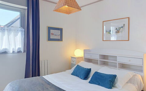Plein Sud: Meubles, Design Intérieur, Lit, Chambre, Sol, Drap De Lit, Linge, Literie, Plafond, Pièce