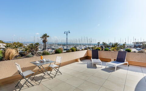 Hyères 200: Bâtiment, Plante, Propriété, Fenêtre, Lot Terre, Design Urbain, Paysage, Quartier, Herbe, Loisir