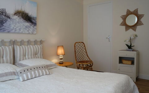 Bel Air: Chambre, Meubles, Lit, Pièce, Propriété, Drap De Lit, Literie, Cadre De Lit, Design Intérieur, Mur