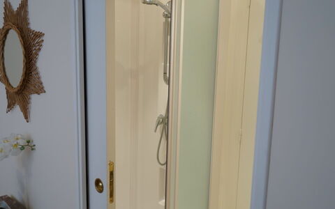 Bel Air: Pièce, Propriété, Poignée De Porte, Mur, Porte, Plâtre, Dur, Bois, Accueil Porte, Moulage