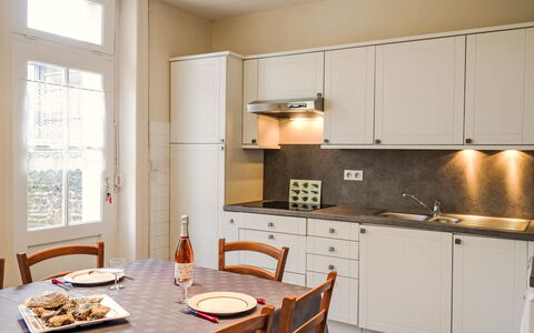 Bel Air: Appareil De Cuisine, Cuisine, Comptoir, Cabinetry, Principaux Appliance, Meubles, Bois, Sol, Design Intérieur, Evier