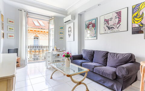 Le Concordia: Meubles, Design Intérieur, Sol, Sol, Canapé, Salon, Table, Pièce, Plafond, Appartement