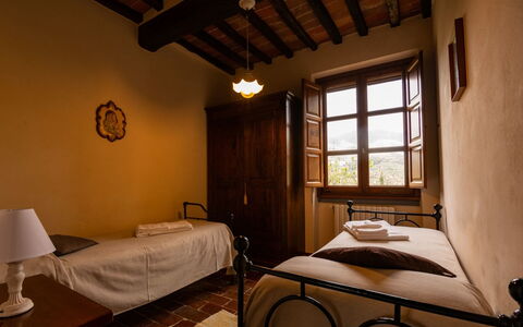 Collina dei Fiori: Pièce, Chambre, Lit, Meubles, Propriété, Cadre De Lit, Bâtiment, Design Intérieur, Drap De Lit, Suite