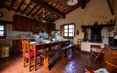 Collina dei Fiori: Propriété, Pièce, Bâtiment, Maison, Meubles, Design Intérieur, Immobilier, Sol, Faisceau, Architecture