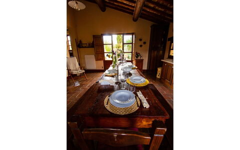Collina dei Fiori: Propriété, Pièce, Meubles, Table, Design Intérieur, Bâtiment, Salle À Manger, Immobilier, Maison, Chalet