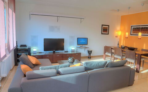 Villa Il Poggiolo Apartments - Diano Marina: Pièce, Propriété, Meubles, Salon, Design Intérieur, Bâtiment, Sol, Maison, Immobilier, Mur
