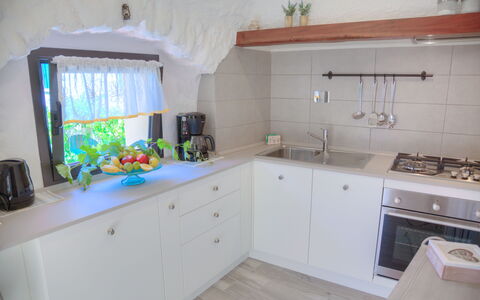 House of Stone - Deglio Faraldi: Propriété, Pièce, Cuisine, Meubles, Cabinetry, Comptoir, Bâtiment, Maison, Design Intérieur, Sol