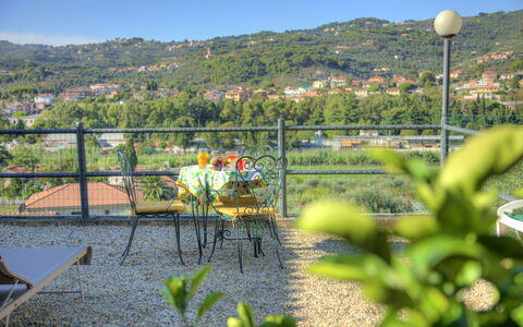 Casa Ilaria - Diano Marina: Végétation, Arbre, Zone Rurale, Station De Montagne, Paysage, Plante, Herbe, Vacances, Tourisme, Montagne