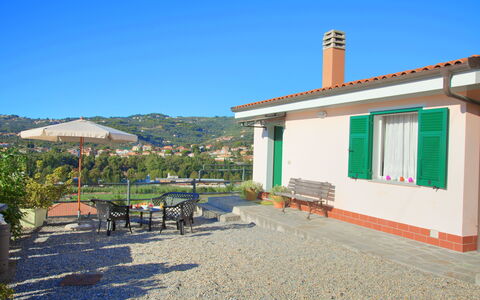 Casa Ilaria - Diano Marina: Propriété, Maison, Bâtiment, Immobilier, Domicile, Ciel, Vacances, Arbre, Architecture, Zone Rurale