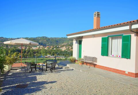 Casa Ilaria - Diano Marina: Propriété, Maison, Bâtiment, Immobilier, Domicile, Ciel, Vacances, Arbre, Architecture, Zone Rurale