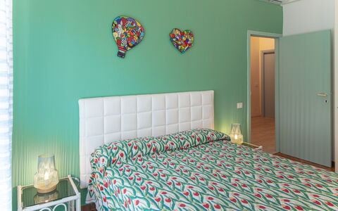Casa Mary - Levanto: Design Intérieur, Meubles, Chambre, Lit, Drap De Lit, Sol, Literie, Sol, Pièce, Textile