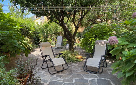 Casa Mary - Levanto: Meubles, Mobilier De Jardin, Jardin, Arbuste, Chaise, Couverture De Sol, Ombre, Arrière-Cour, Dalle