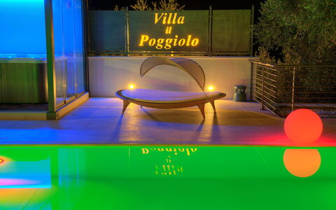 Villa Il Poggiolo - Diano Marina: Lumière, Éclairage, Bleu Majorelle, Nuit, Ciel, Loisir, Table, Meubles