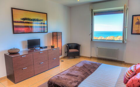 Villa Il Poggiolo - Diano Marina: Pièce, Chambre, Meubles, Lit, Propriété, Drap De Lit, Design Intérieur, Cadre De Lit, Bâtiment, Matelas