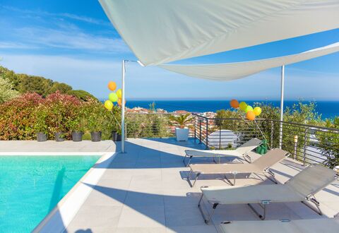 Villa Il Poggiolo - Diano Marina: Propriété, Ciel, Vacances, Immobilier, Maison, Architecture, Bâtiment, Piscine, Conception, Ombre