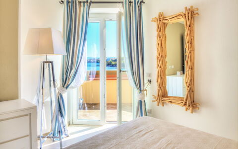 Golfo Aranci Ortensia Apartments: Propriété, Pièce, Bleu, Design Intérieur, Sol, Jaune, Mur, Meubles, Domicile, Maison