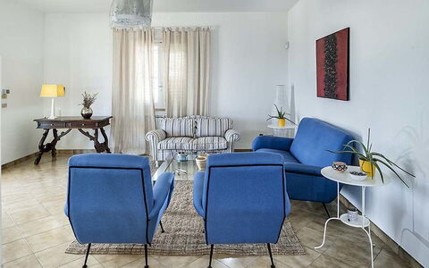 Bianca: Meubles, Design Intérieur, Sol, Mur, Sol, Canapé, Chaise, Textile, Pièce, Salon
