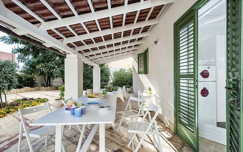 Bianca: Meubles, Chaise, Mobilier De Jardin, Table, Domicile, Porche, Porte, Tableau De Plein Air, Table Cuisine Et Salle A Manger, Patio