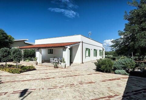 Bianca: Arbuste, Zone Résidentielle, Domicile, Toit, Couverture De Sol, Jardin, Ombre, Biens, Aménagement Paysager