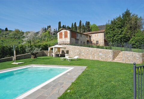 Montefiore: Propriété, Maison, Bâtiment, Piscine, Immobilier, Biens, Villa, Herbe, Zone Résidentielle, Domicile