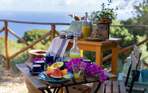 Terre Di Bea Cottage By The Sea Cefalu': Table, Vacances, Fleur, Repas, Recours, Meubles, Restaurant, Balcon, Arrière-Cour, Petit Déjeuner
