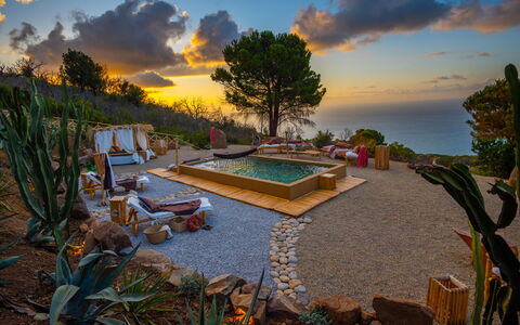 Terre Di Bea Cottage By The Sea Cefalu': Nuage, Ciel, Plante, L'Eau, Jour, La Nature, Paysage Naturel, Arbre, Mobilier De Jardin, Plan D'Eau
