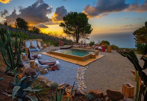 Terre Di Bea Cottage By The Sea Cefalu': Nuage, Ciel, Plante, L'Eau, Jour, La Nature, Paysage Naturel, Arbre, Mobilier De Jardin, Plan D'Eau