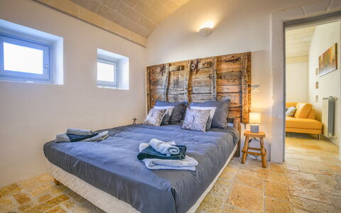 Villa Cristina: Chambre, Lit, Meubles, Propriété, Pièce, Drap De Lit, Cadre De Lit, Design Intérieur, Sol, Mur