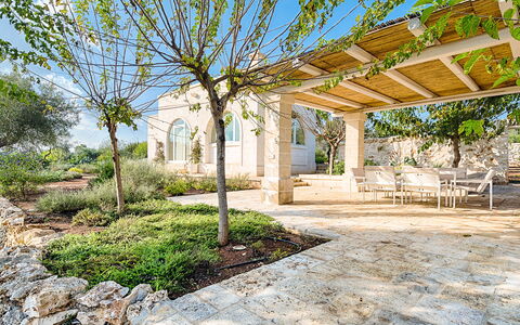 Villa Cristina: Propriété, Immobilier, Maison, Domicile, Bâtiment, Biens, Cour, Arbre, Zone Résidentielle, Arrière-Cour