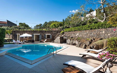 Eden Retreat: Plante, L'Eau, Ciel, Propriété, Piscine, Bâtiment, Bleu Azur, Arbre, Mobilier De Jardin, Architecture