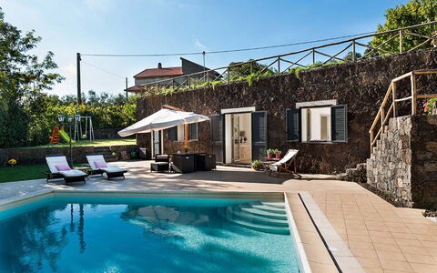 Eden Retreat: L'Eau, Ciel, Plante, Bâtiment, Bleu Azur, Piscine, Nuage, Arbre, Ombre, Zone Résidentielle