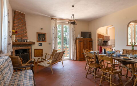 Mareneve: Meubles, Table, Propriété, Chaise, Fenêtre, Bois, Bleu Azur, Cadre, Design Intérieur, Sol