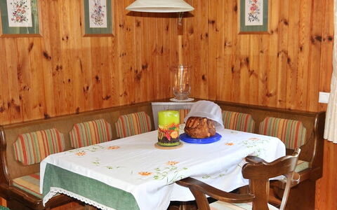 Rustika: Pièce, Meubles, Table, Propriété, Salle À Manger, Nappe De Table, Maison, Design Intérieur, Table Cuisine Et Salle A Manger, Dur