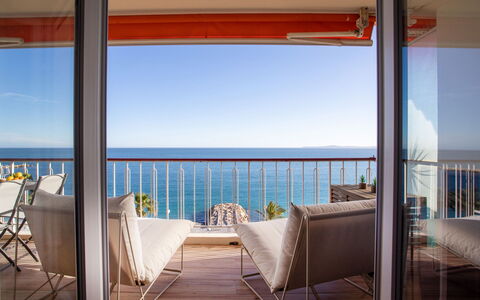 Cagnes-Sur-Mer 123: Ciel, L'Eau, Propriété, Chaise, Ombre, Bois, Design Intérieur, Plan D'Eau, Sol, Mobilier De Jardin