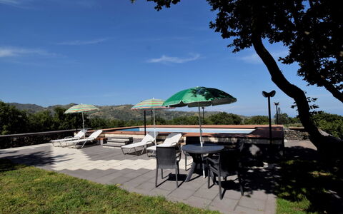 Serena: Propriété, Ciel, Maison, Immobilier, Architecture, Arbre, Bâtiment, Domicile, Parapluie, Montagne