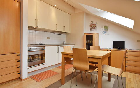 Canazei 710: Pièce, Meubles, Propriété, Design Intérieur, Bâtiment, Plafond, Cabinetry, Maison, Sol, Cuisine