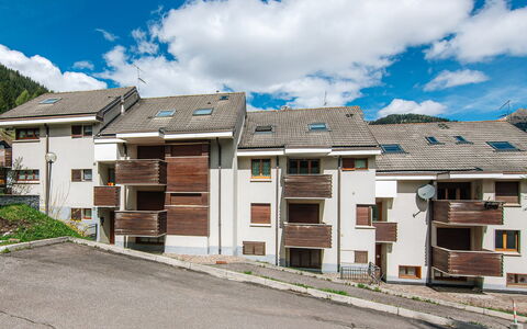 Canazei 710: Ciel, Nuage, Bâtiment, Fenêtre, Plante, Bois, Maison, Design Urbain, Condominium